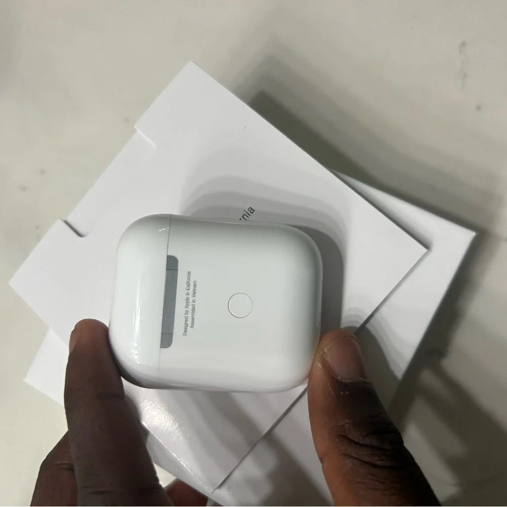 Wireless Earbuds with Charging Case - White